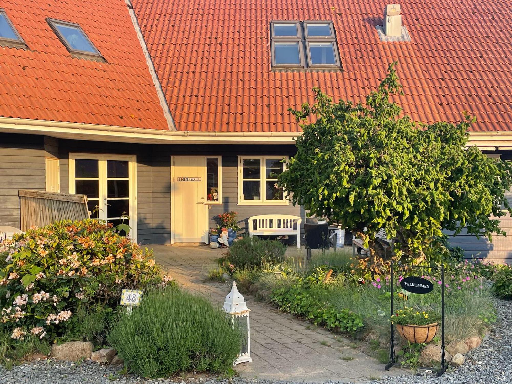 Rorvig Bed & Kitchen Aparthotel Exterior photo